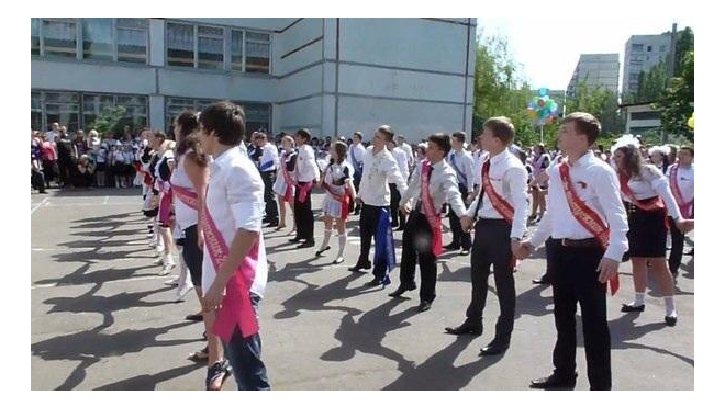 23 тысячи петербургских выпускника отмечают сегодня праздник "Последний звонок"