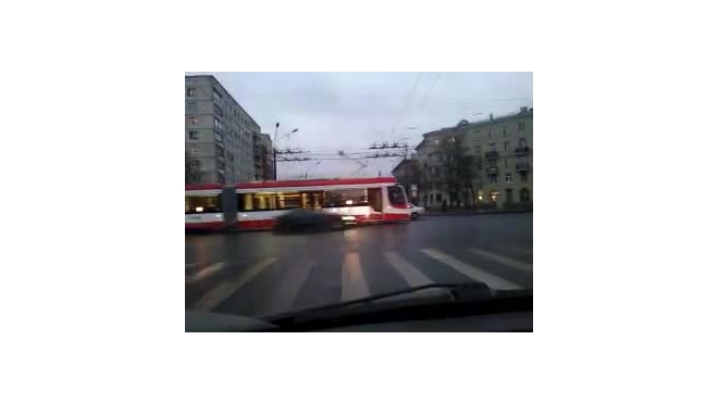 В первый день весны по Петербургу пойдут челночные "двухголовые" трамваи