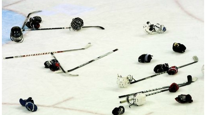 8-летние хоккеисты устроили массовую драку