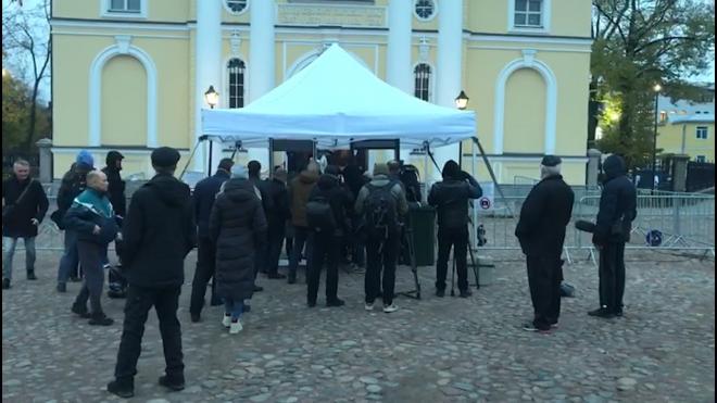 Видео: в Выборге прошла церемония прощания с Александром Петровым
