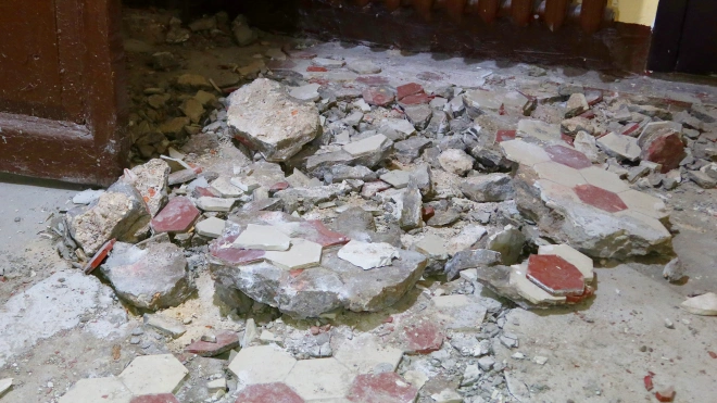 "Плитка может служить 300-400 лет": жители дома на Большой Пушкарской спасают ценное покрытие