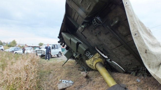 В Омске на дороге перевернулся танк, водитель заплатит штраф 500 рублей