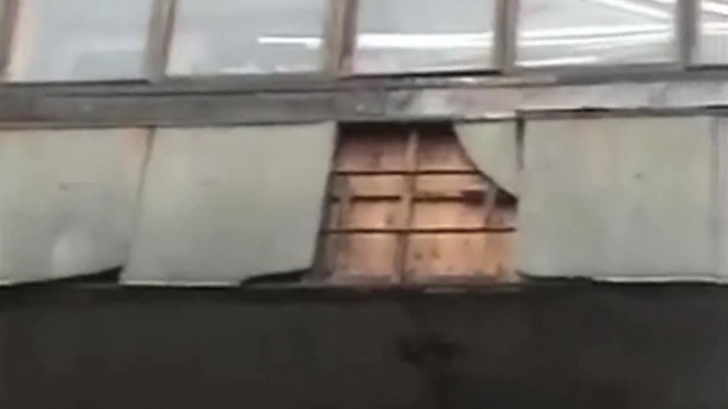 Дальнейшее обрушение балконов на Пискаревке пытаются предотвратить коммунальщики