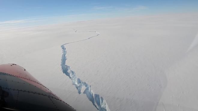 Айсберг размером с Петербург откололся от Антарктиды 