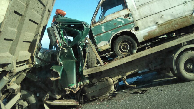 Санкт-Петербург: На КАД в массовой аварии погиб водитель эвакуатора