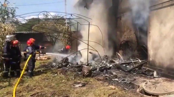 На Украине легкомоторный самолет упал на жилой дом
