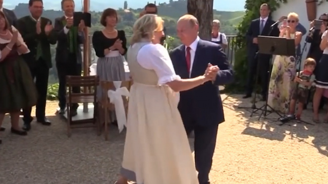 Экс-глава МИД Австрии рассказала о танце с Путиным