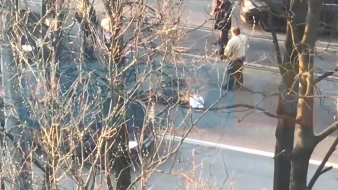 В Выборгском районе на пешеходном переходе сбили мужчину: его госпитализировали