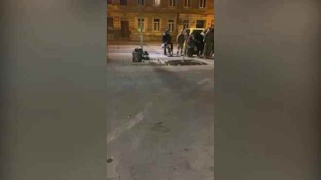 Во Львове сотрудники военкомата силой затолкали мужчину в микроавтобус
