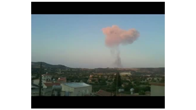 Взрыв на арсенале боеприпасов на Кипре - погибло 17 человек