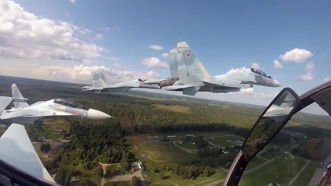 Модернизированные истребители Су-30СМ получат новую тяжелую ракету