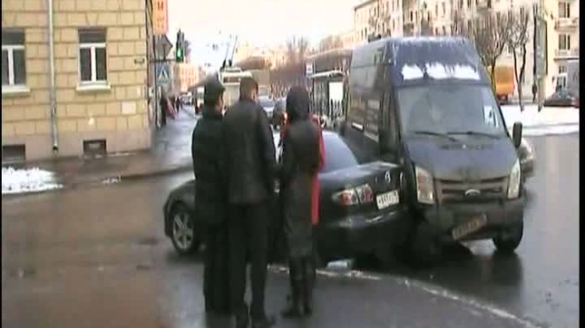 В ДТП на Новочеркасском "Мазду" отбросило на пешеходный переход