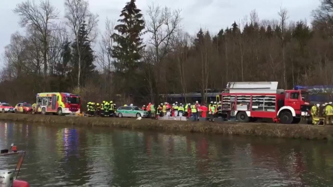 Появилось свежее видео с места столкновения двух поездов в Германии