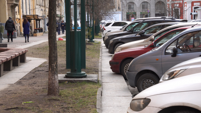 Петербуржцы спорят, чей Соляной – автомобилистов или пешеходов
