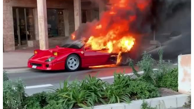 Видео: Житель Монако тушил полыхающий Ferrari с балкона