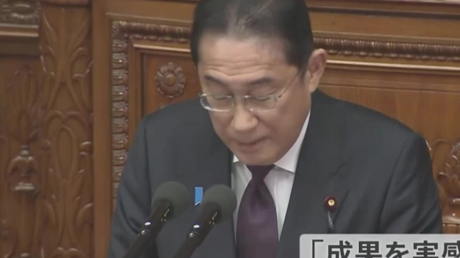 Премьер Японии извинился за скандал вокруг партии