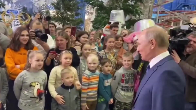 Путин встретился с первыми посетителями парка "Остров мечты"