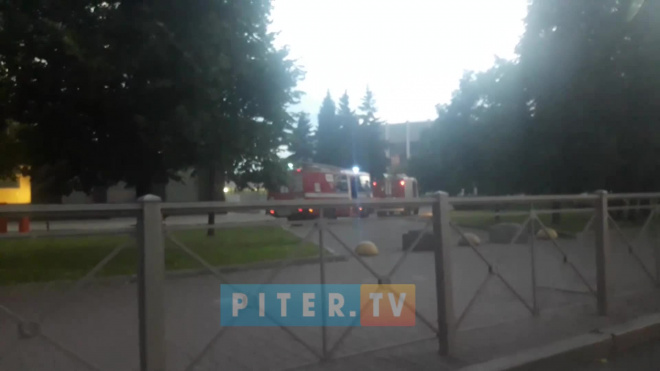 Видео: пожарных направили к СКК "Юбилейный" из-за ложного вызова 