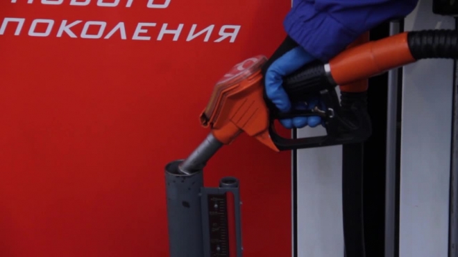 Рост цен на бензин в Петербурге ускорился, несмотря на прокурорские проверки