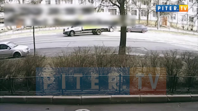 Видео: Мотоциклист влетел в "ГАЗель" на Большой Пороховской улице