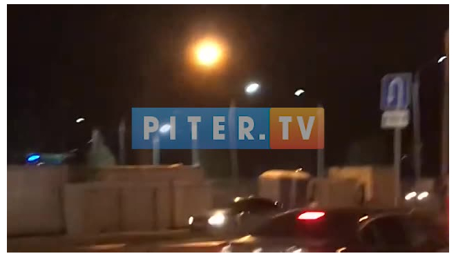На Ириновском проспекте на трамвайных путях "застряла" машина Скорой помощи 