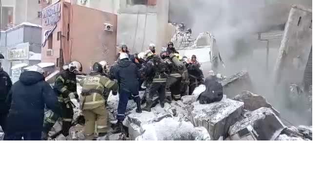 В Нижнем Новгороде из-под завалов извлекли живую женщину
