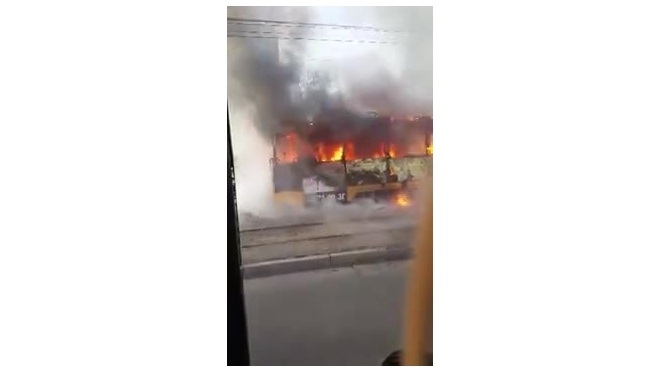 В Красноярске загорелся трамвай с пассажирами 