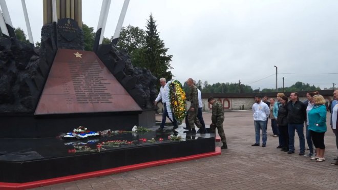 Сотрудники "СТАФ-АЛЬЯНС" возложили цветы к памятникам воинам в Псковской области