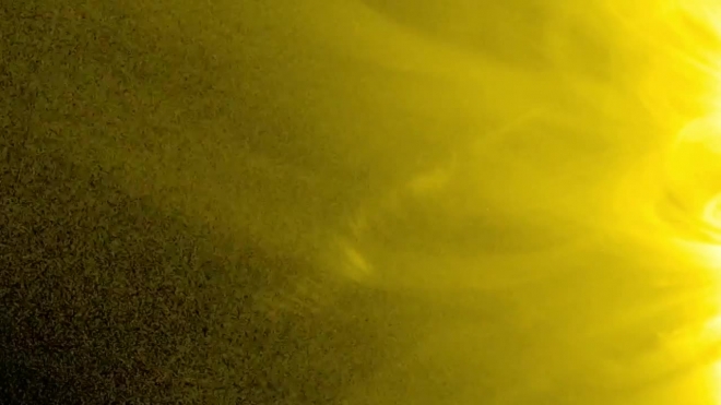 NASA показало видео, где Солнце безжалостно поглощает пролетающую мимо комету