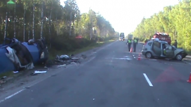 Смертельное видео из Рязани: легковушка протаранила грузовик