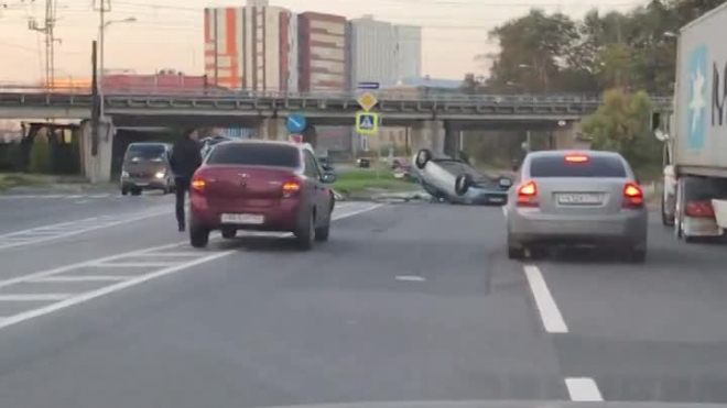 В Невском районе автомобиль перевернулся "с ног на голову"