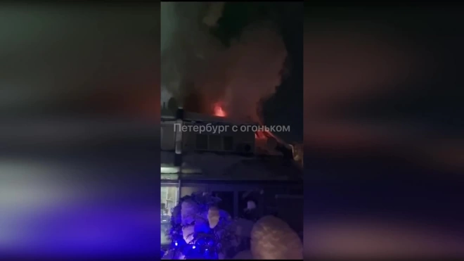 На Новосельковской улице горит таунхаус, пожару присвоили ранг 1БИС
