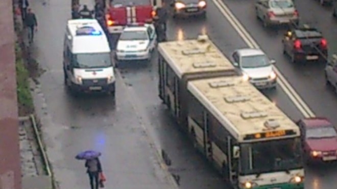 Очевидцы: на Большом Сампсониевском в автобусе мог быть взрыв, есть пострадавшие