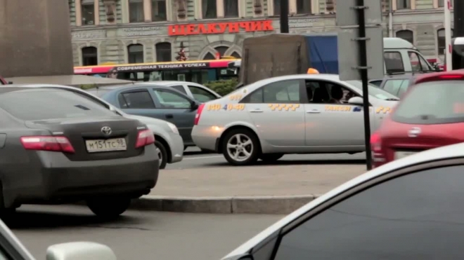 Петербуржцы выберут цвет городских такси