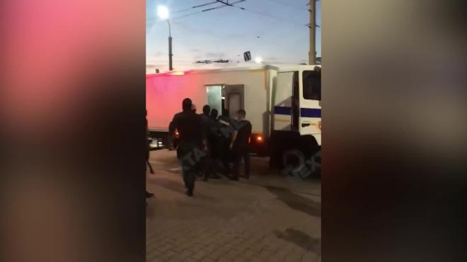 В Минске протестующий заблокировал движение по одной из веток метро