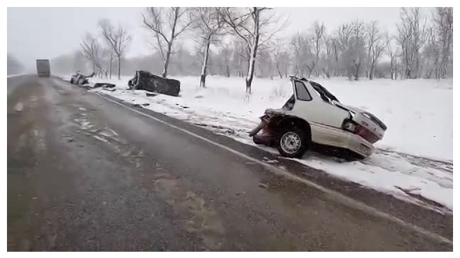 Ставрополье: легковушку разорвало на куски в ДТП(видео)