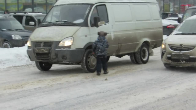 Цыгане отправляют детей "работать" с автомобилистами на Фучика
