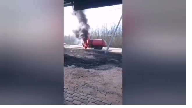 В Ленобласти загорелся мусоровоз