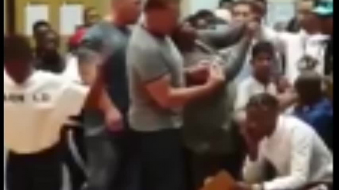 Опубликовано видео нападения на Арнольда Шварценеггера в ЮАР