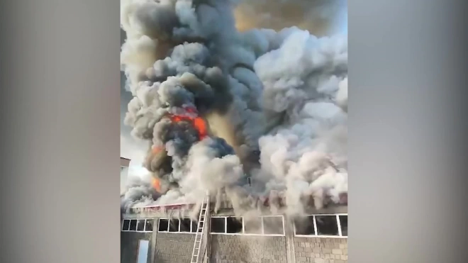 В МЧС рассказали о сложностях тушения пожара в Буйнакске
