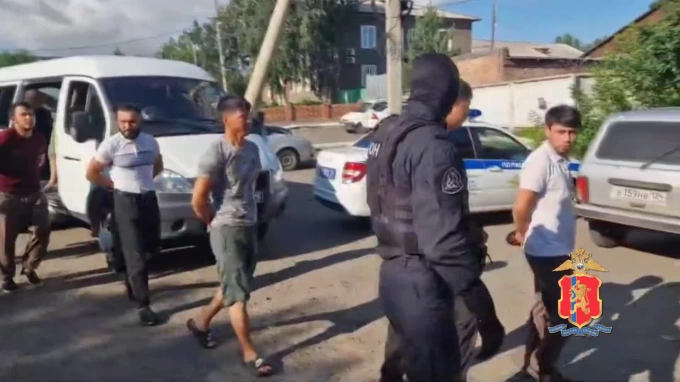 В Красноярске полиция выявила семь нелегальных мигрантов