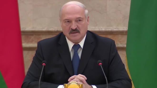 Лукашенко заявил, что мировые страны "одной ногой" уже в финансовом кризисе
