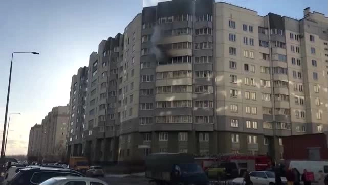 Видео: мужчина пострадал в пожаре на Богатырском проспекте 