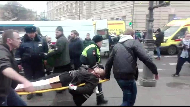 В крайне тяжелом состоянии остается один пострадавший при взрыве в метро Петербурга