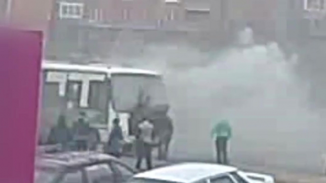 Видео: в Карелии на ходу вспыхнул пассажирский автобус