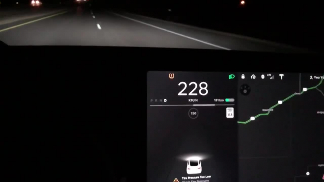 Опубликовано видео разгона электромобиля Tesla Model 3 до 228 км/час за считанные секунды
