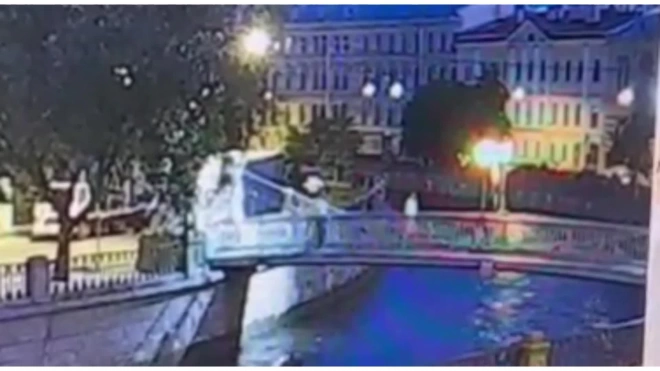 Задержан гражданин, повредивший фонари освещения Львиного моста