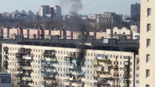 Видео: на улице Вавиловых полыхает квартира на седьмом этаже