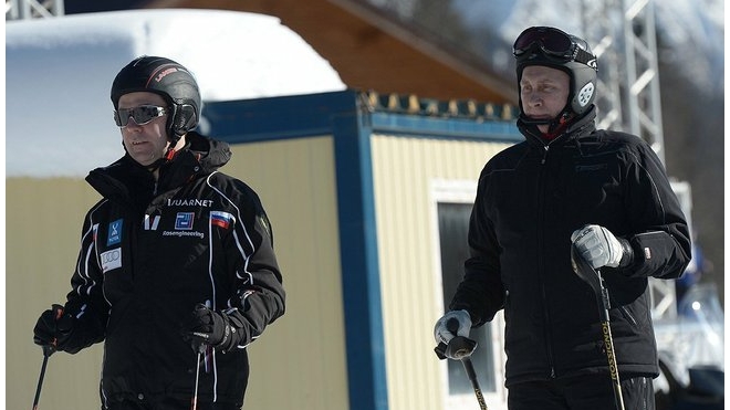 Путин и Медведев прокатились на горных лыжах в Сочи