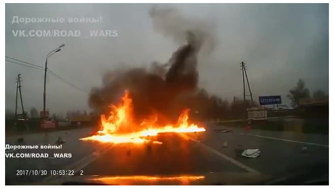 Появилось видео смертельного ДТП с горящим автомобилем на Рязанском шоссе 